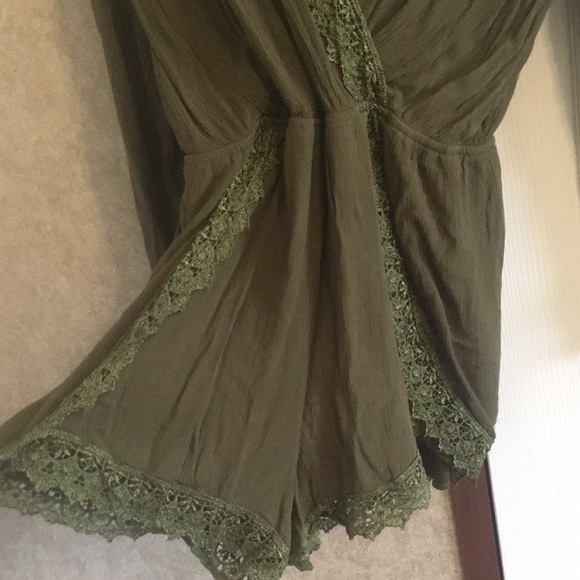 Romper - Picture 2 of 4